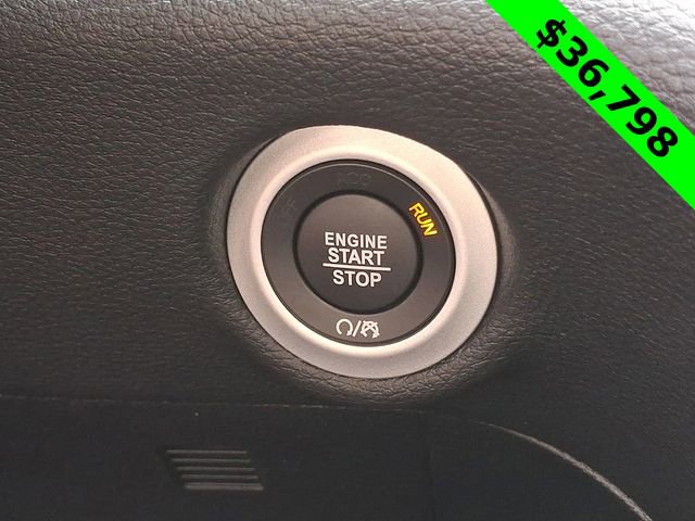 Used 2025 Chrysler Pacifica Premium image 29