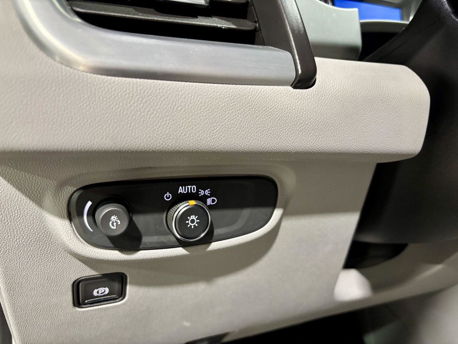 Used 2023 GMC Terrain SLE w/ Driver Convenience Package image 17