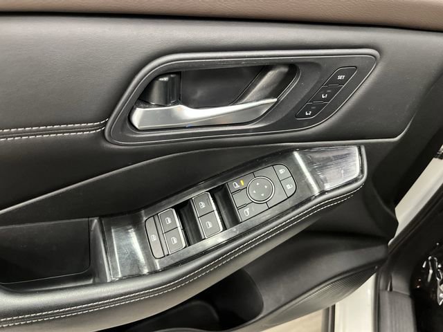 Used 2023 Nissan Rogue SL w/ SL Premium Package image 29