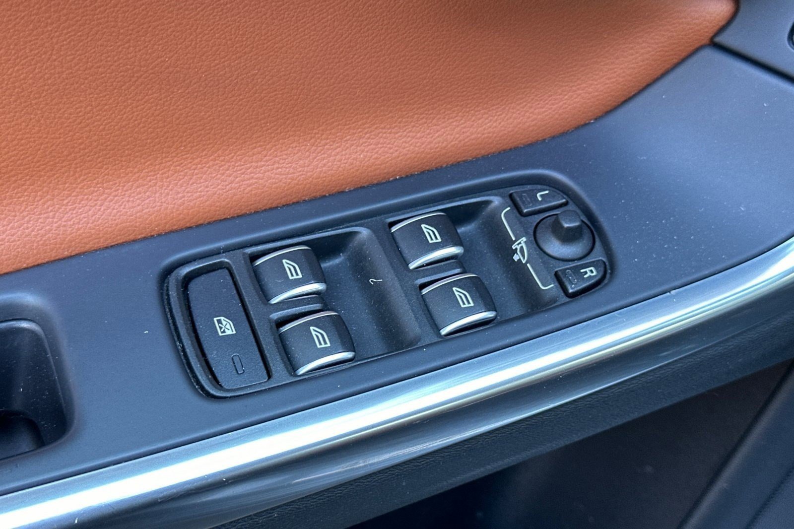 Used 2017 Volvo S60 T5 Inscription Platinum image 13