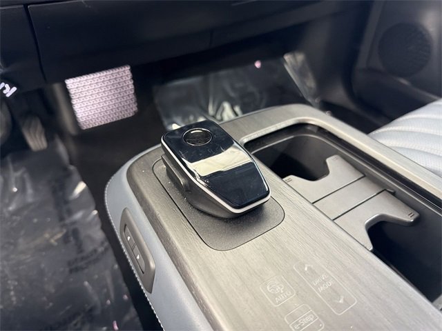 Certified 2025 Nissan Ariya Platinum image 32