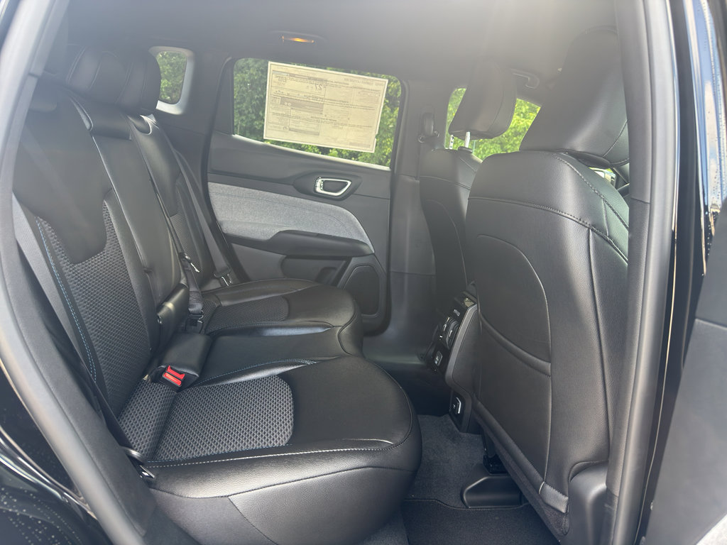 New 2025 Jeep Compass Latitude image 17