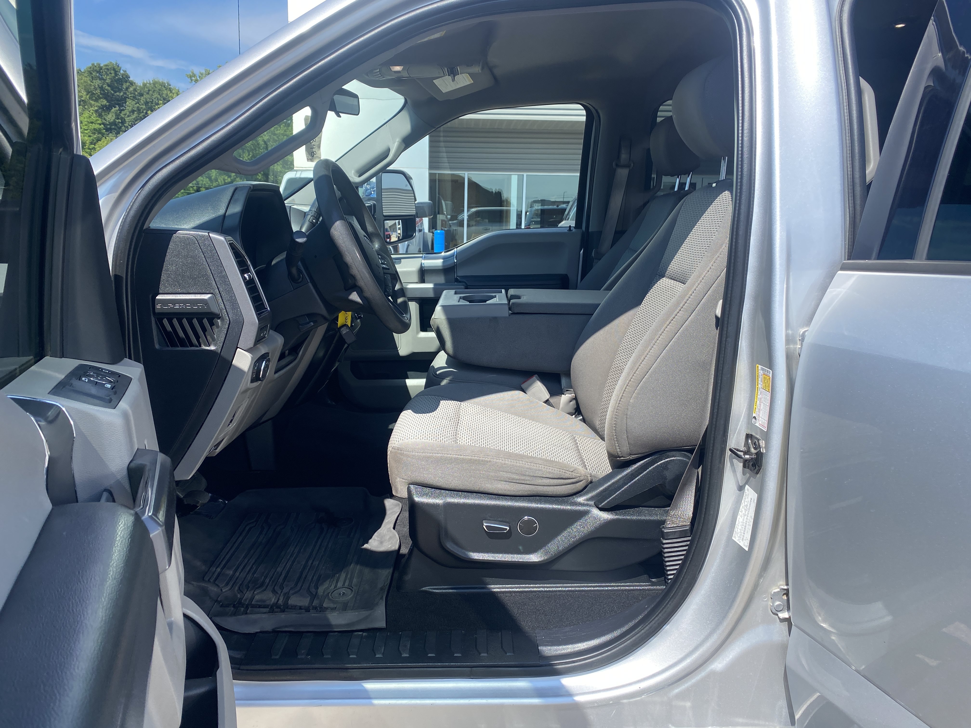 Used 2019 Ford F350 XLT w/ XLT Premium Package AWD/4WD image 11