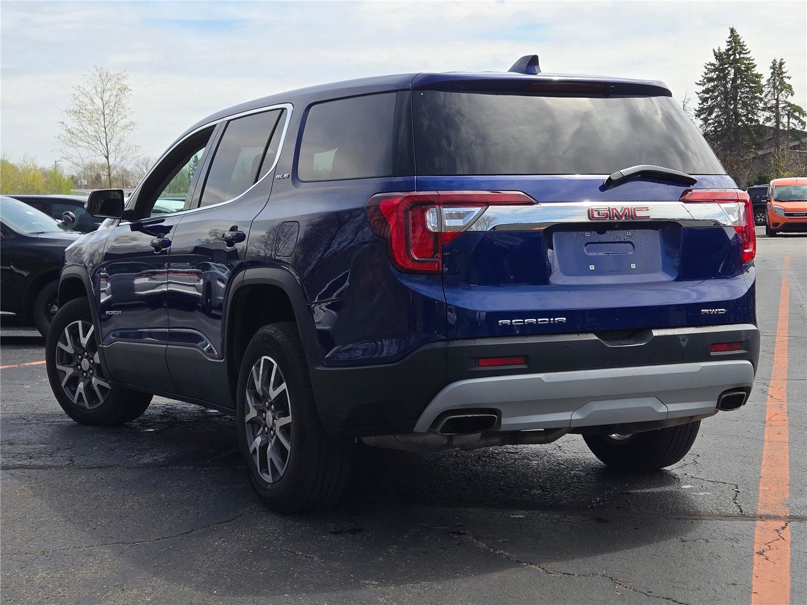 Used 2023 GMC Acadia SLE AWD/4WD image 12