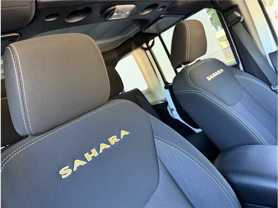 Used 2015 Jeep Wrangler Unlimited Sahara w/ Connectivity Group AWD/4WD image 19