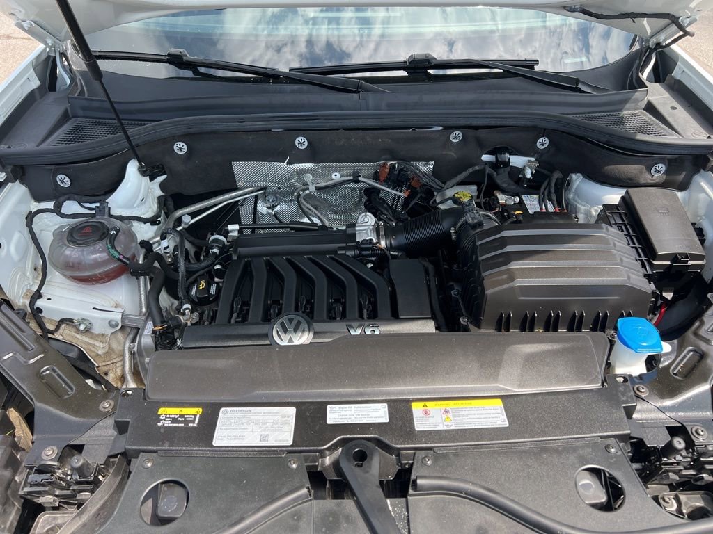 Certified 2023 Volkswagen Atlas Cross Sport SEL R-Line AWD/4WD image 12