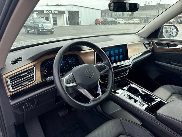Used 2025 Volkswagen Atlas SE FWD image 11