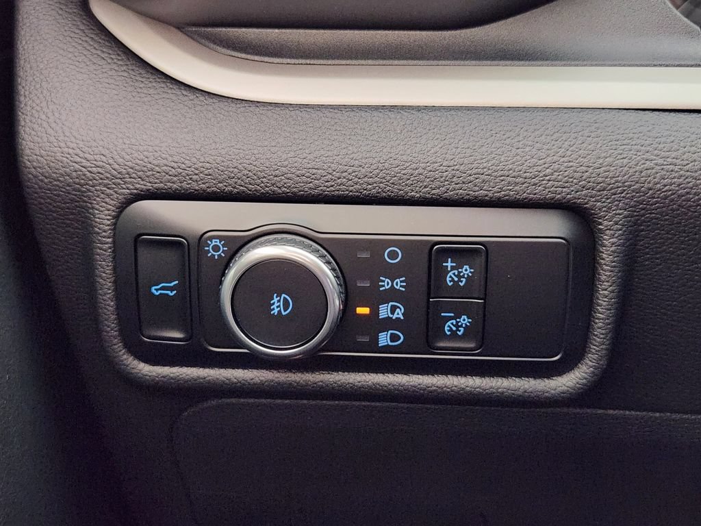 Used 2024 Ford Explorer XLT w/ Equipment Group 202A AWD/4WD image 27