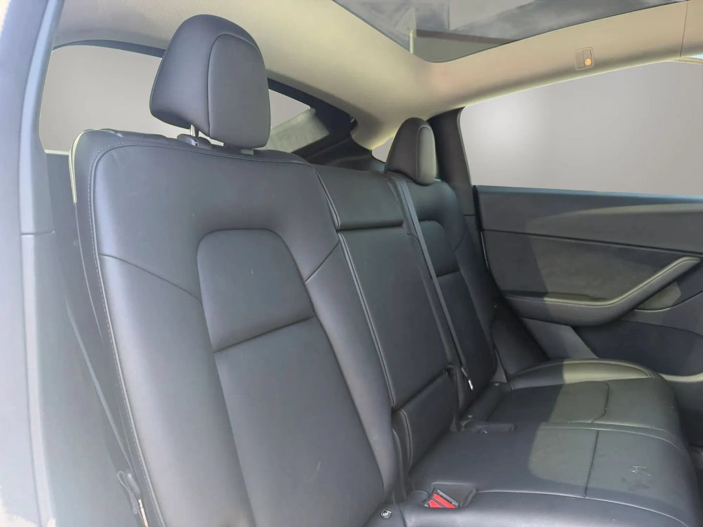 Used 2022 Tesla Model Y Long Range AWD/4WD image 18
