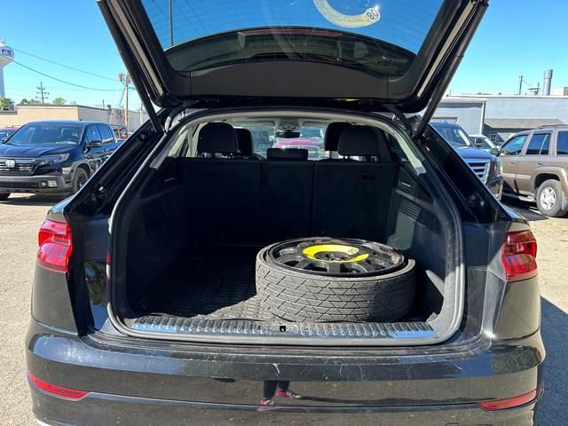 Used 2022 Audi Q8 Premium Plus w/ Premium Plus Package AWD/4WD image 21