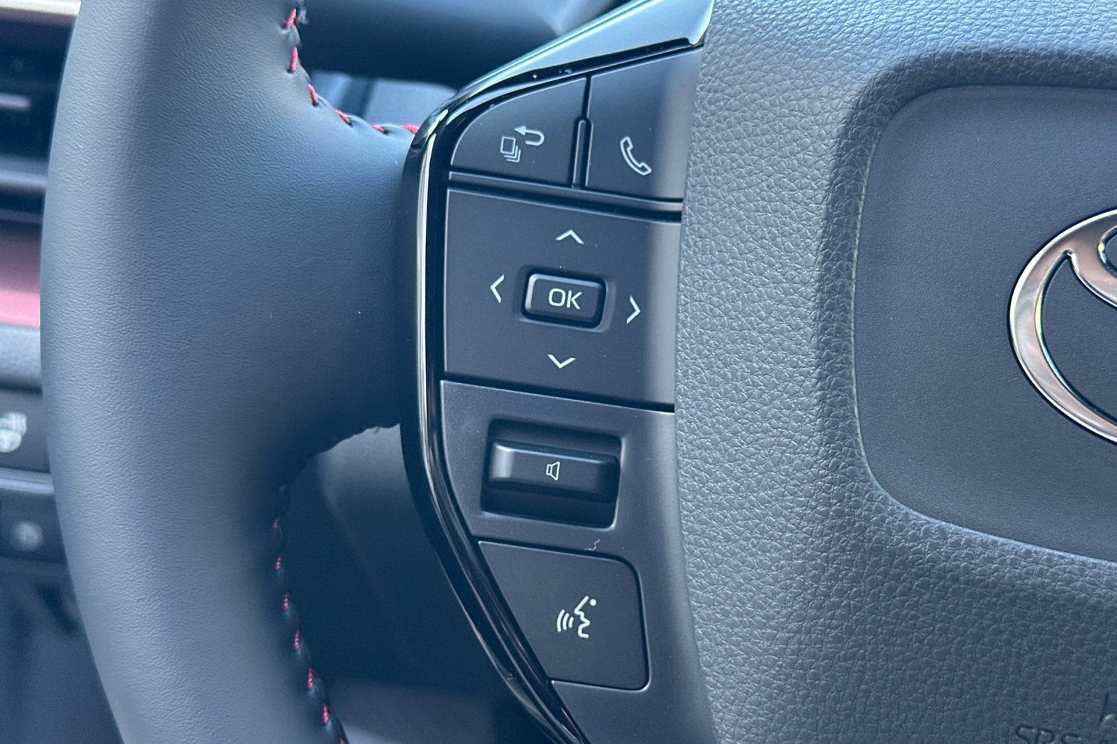 New 2026 Toyota Prius Plug-In Hybrid FWD image 26
