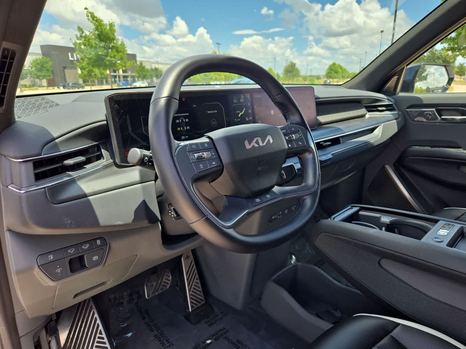 Certified 2024 Kia EV9 GT-Line AWD/4WD image 2