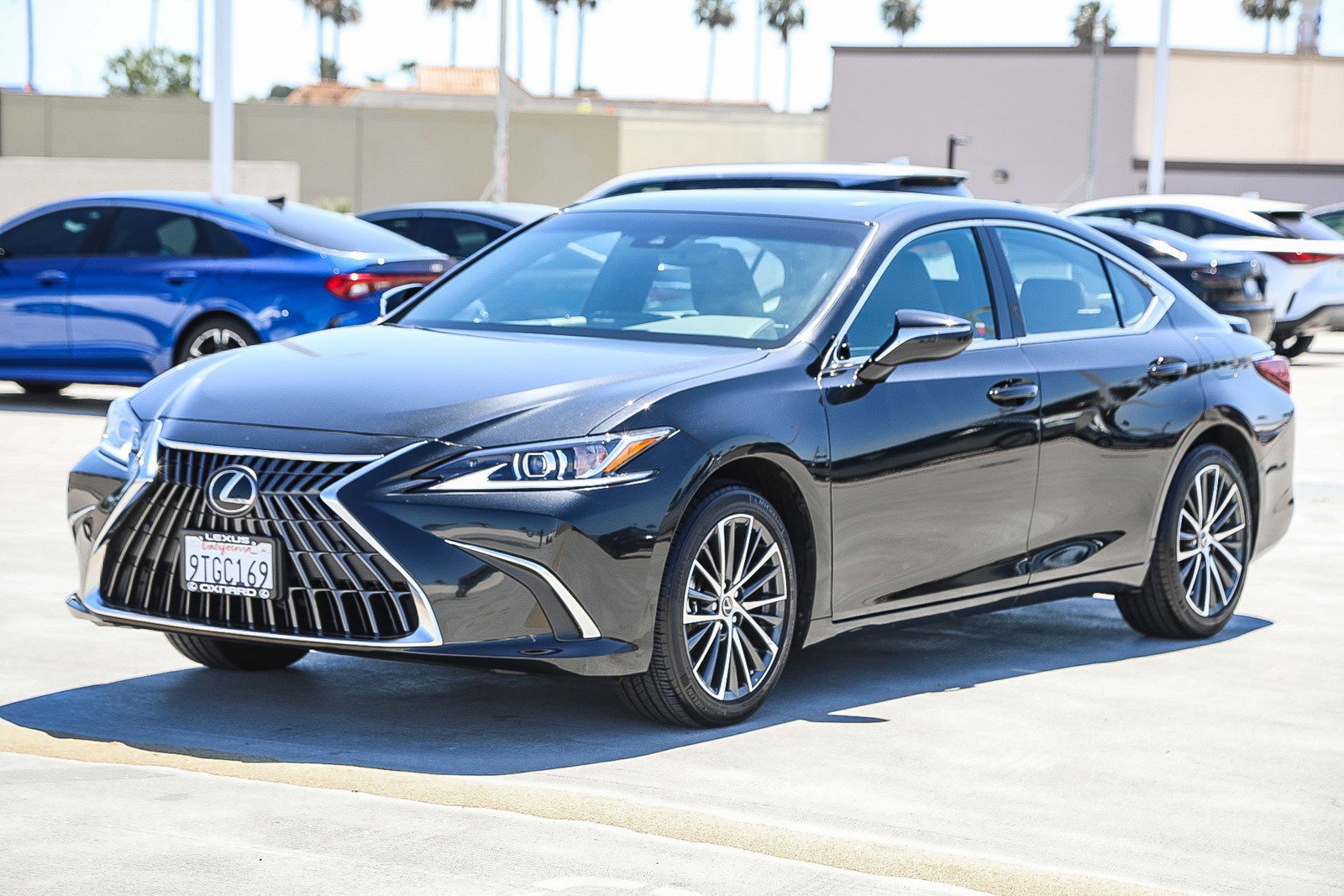 Used 2025 Lexus ES 300h w/ Premium Package image 3