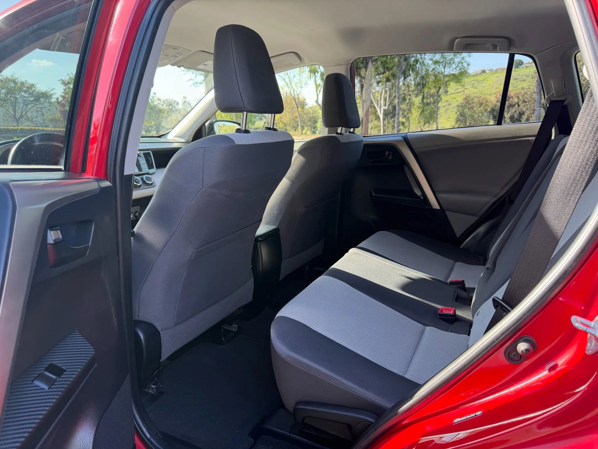Used 2013 Toyota RAV4 LE image 14