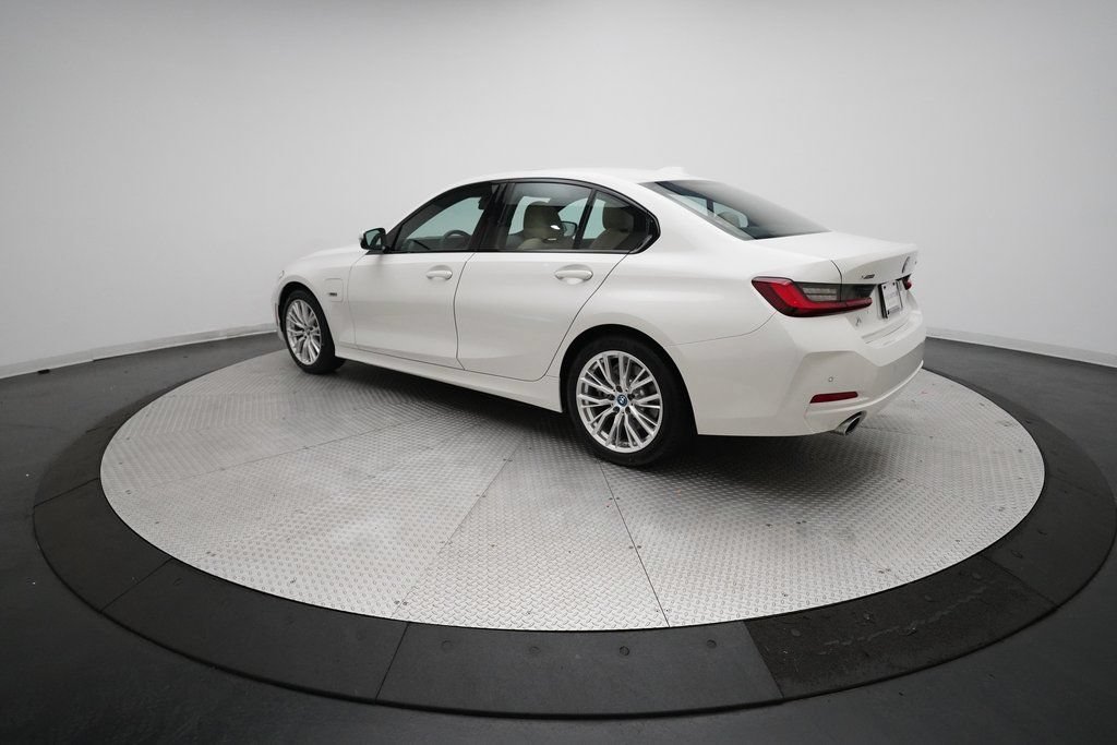 Used 2023 BMW 330e xDrive w/ Driving Assistance Package AWD/4WD image 12