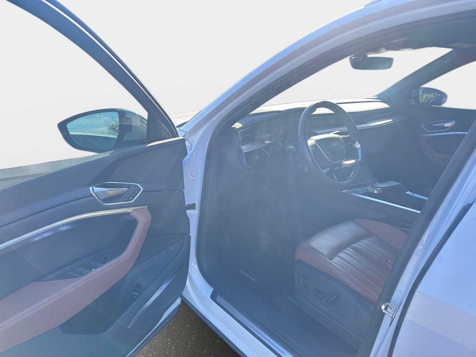 Used 2024 Audi Q8 e-tron Premium Plus image 11