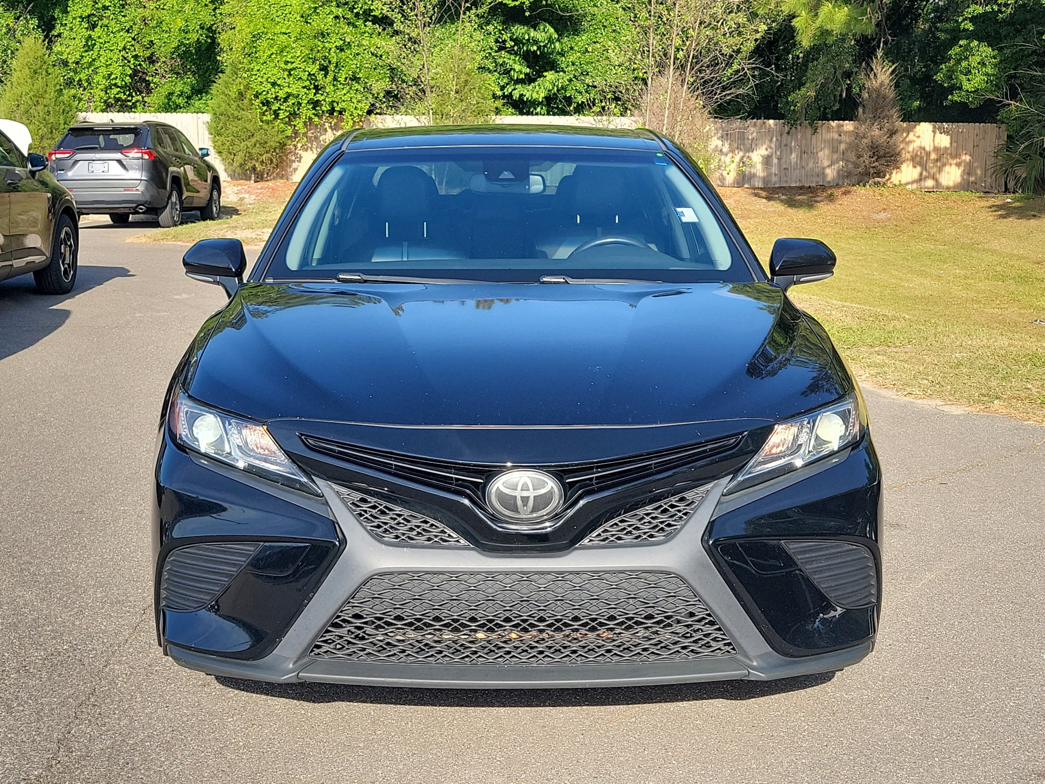 Used 2018 Toyota Camry SE w/ Convenience Package image 2