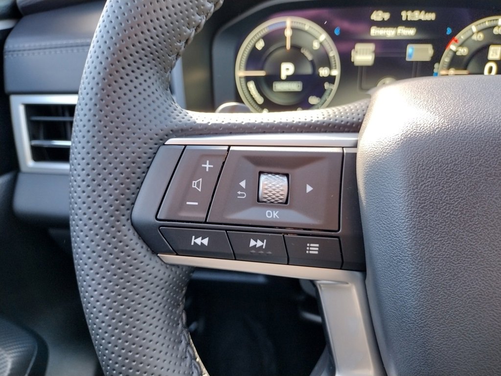 New 2025 Mitsubishi Outlander SE image 29