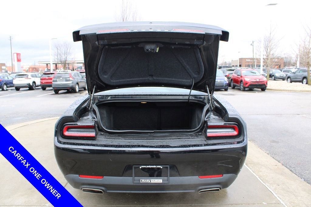 Used 2019 Dodge Challenger SXT image 9
