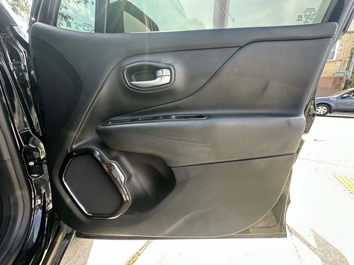 Used 2019 Jeep Renegade Altitude w/ Quick Order Package 2XM AWD/4WD image 27