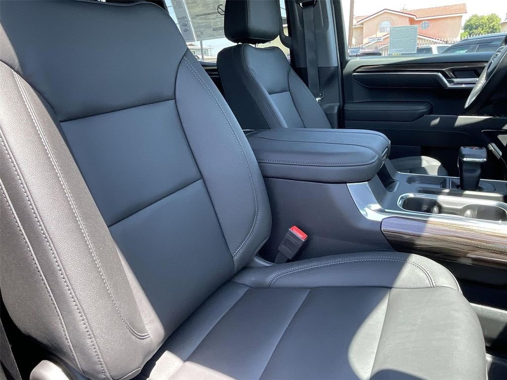 Used 2025 Chevrolet Silverado 1500 LT Trail Boss w/ Convenience Package II image 32