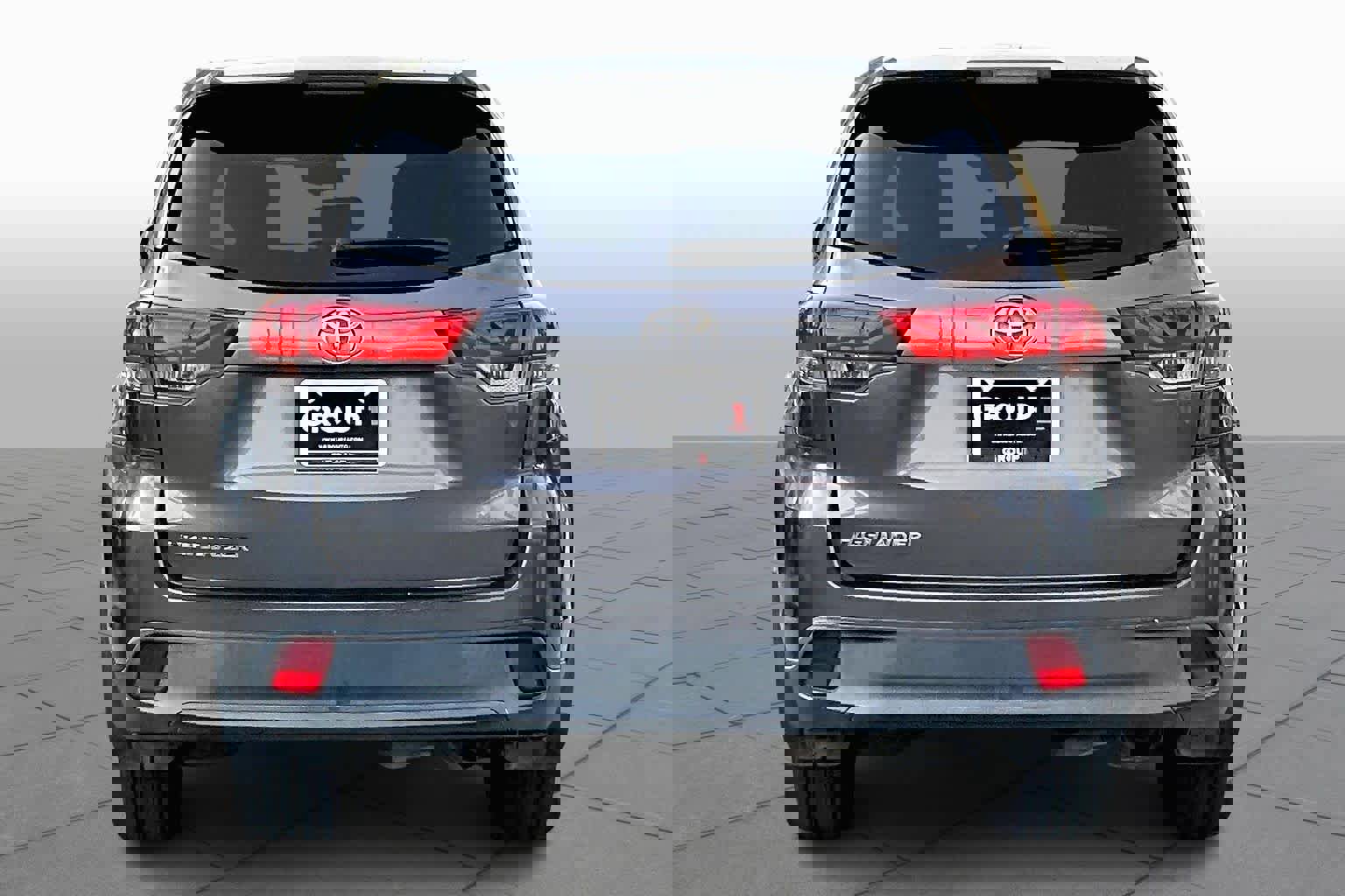 Used 2017 Toyota Highlander LE image 4