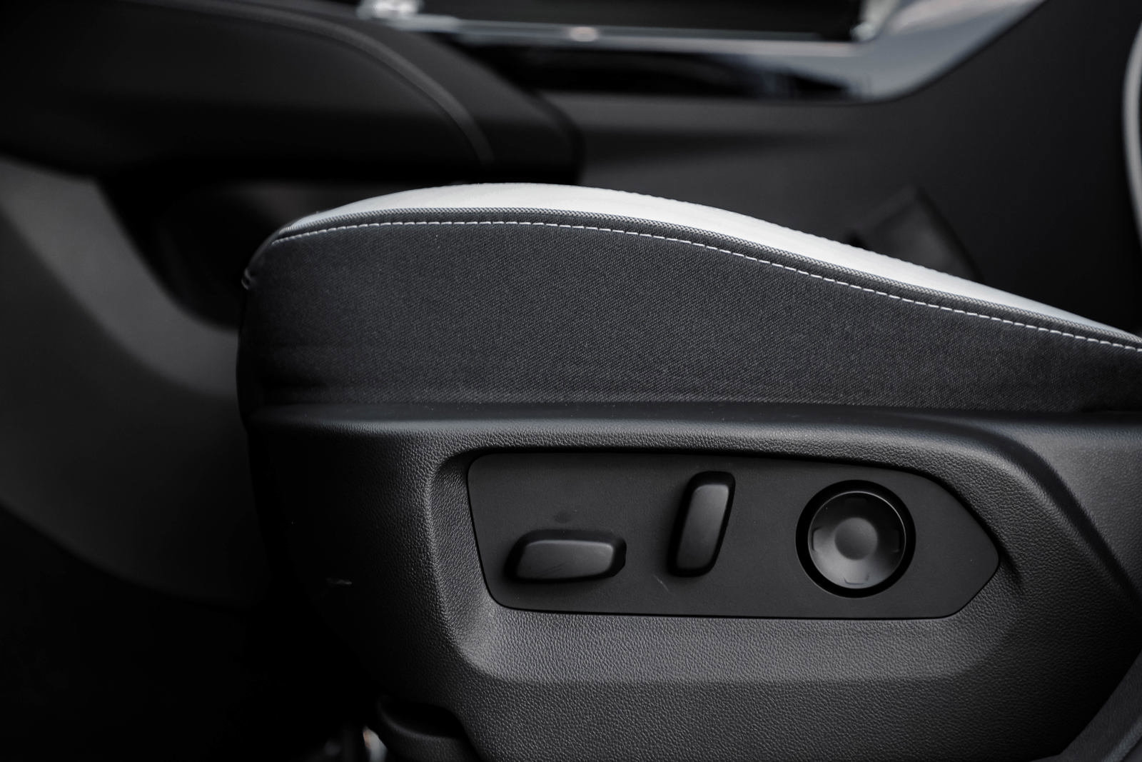 New 2025 Buick Envision Sport Touring image 17