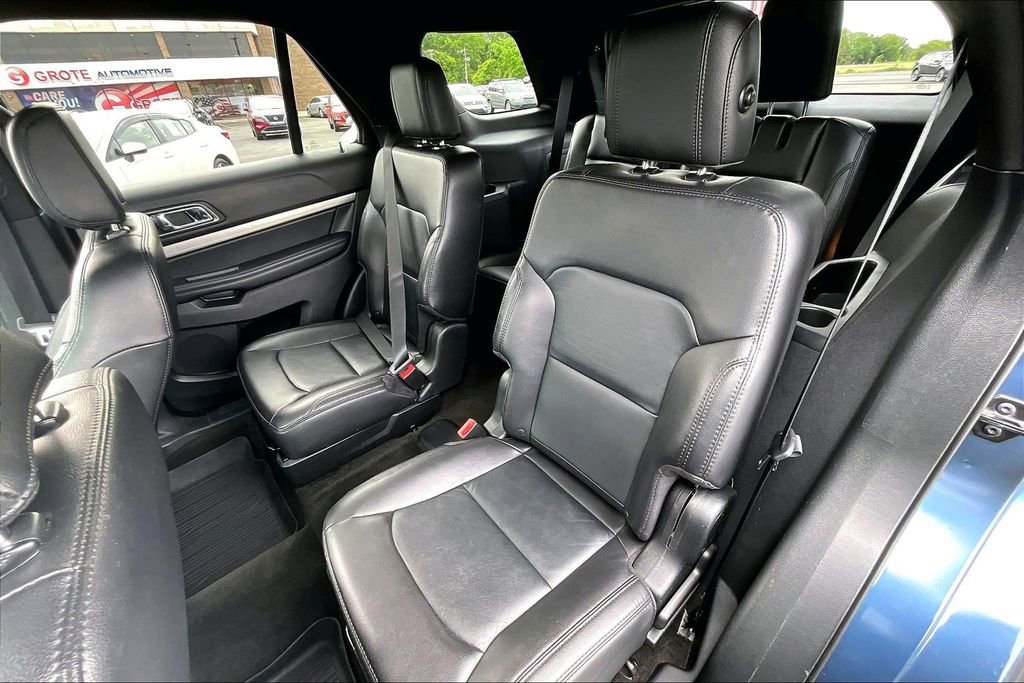 Used 2018 Ford Explorer XLT w/ Equipment Group 202A FWD image 26