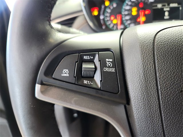 Used 2022 Chevrolet Trax LT w/ LT Convenience Package image 18