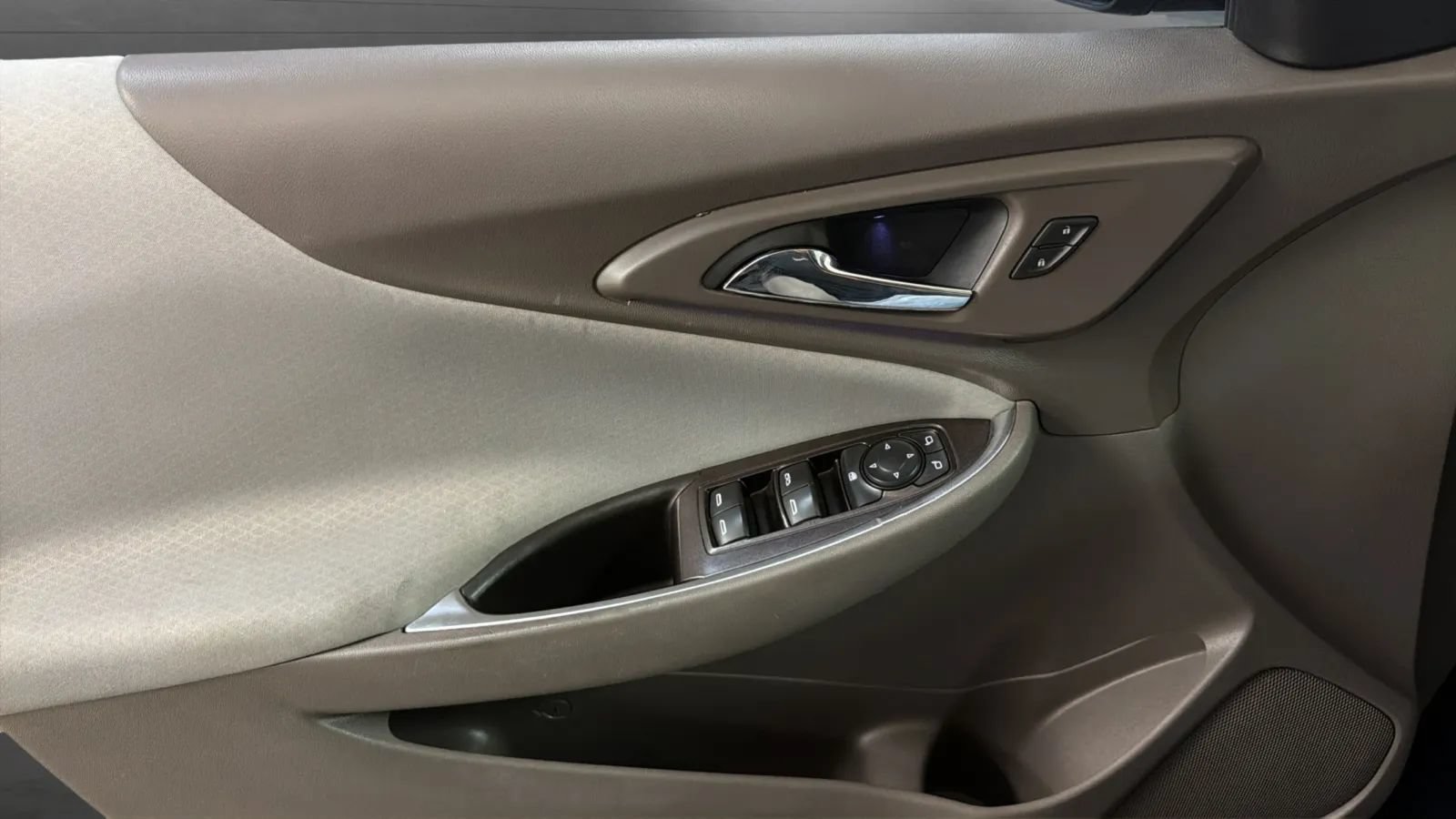 Used 2018 Chevrolet Malibu LT FWD image 17