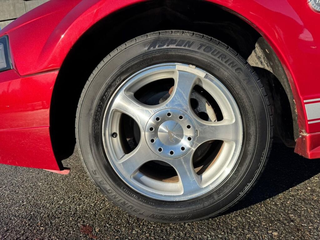 Used 2004 Ford Mustang Deluxe image 17