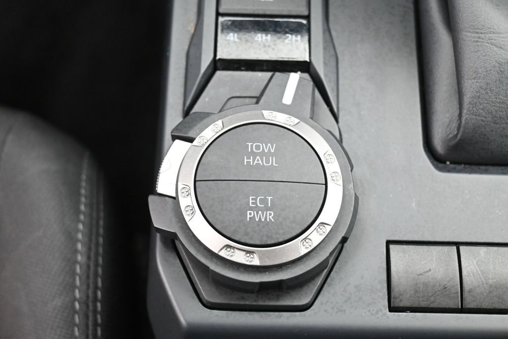 Used 2025 Toyota Tacoma SR5 AWD/4WD image 24