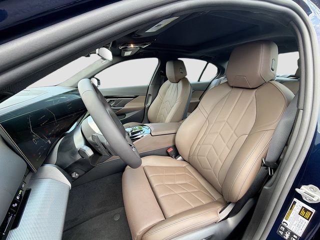 Used 2026 BMW 530i xDrive w/ M Sport Package AWD/4WD image 11