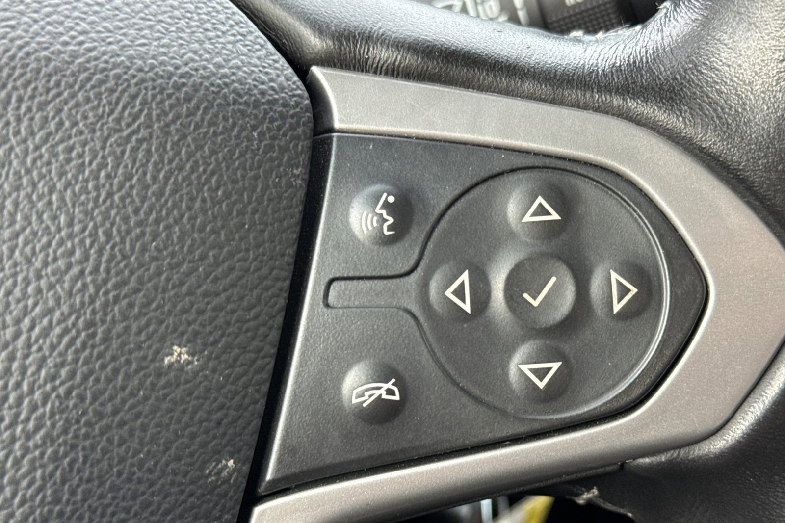 Used 2022 Chevrolet Colorado LT w/ Fleet Safety Package image 25