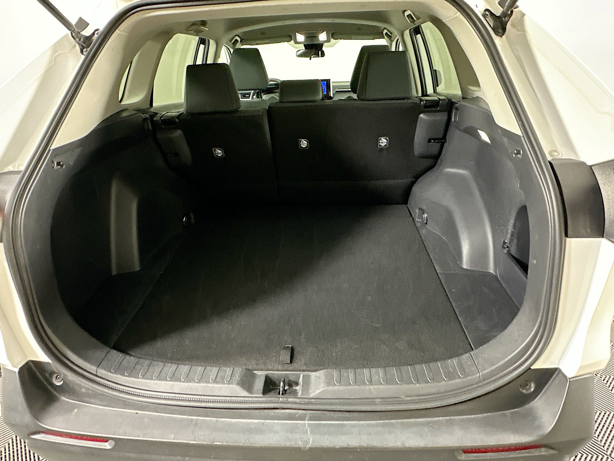 Used 2024 Toyota RAV4 LE image 28