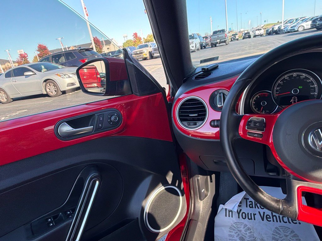 Used 2019 Volkswagen Beetle 2.0T SE FWD image 24