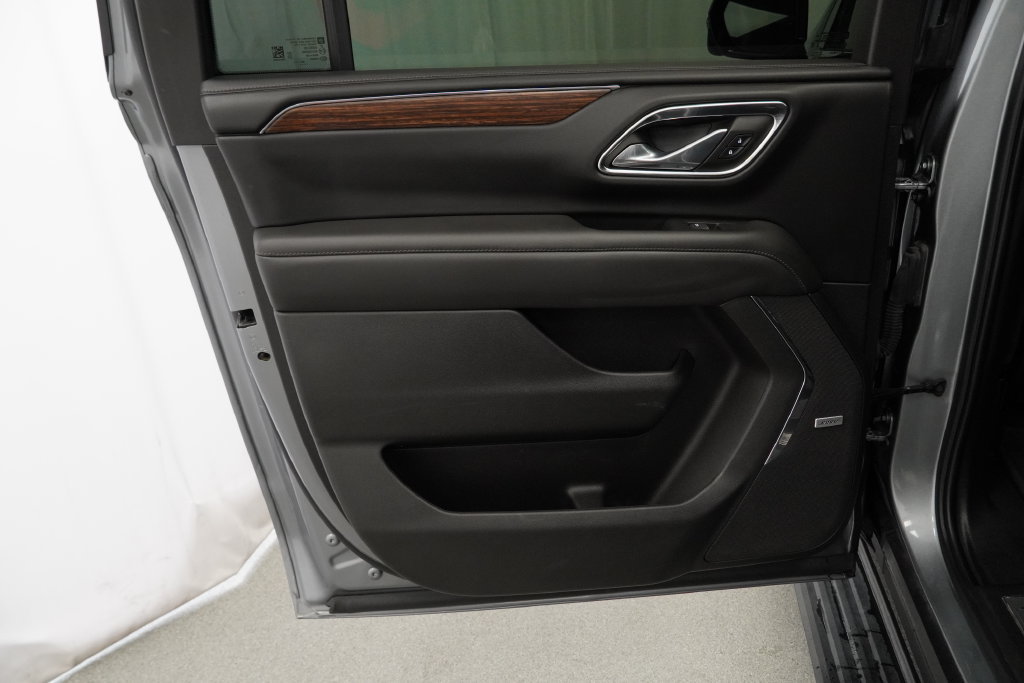 Used 2023 Chevrolet Suburban High Country AWD/4WD image 27