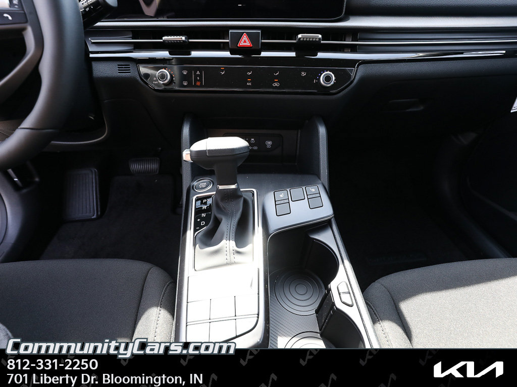 New 2026 Kia Sportage LX w/ LX Convenience Package FWD image 16