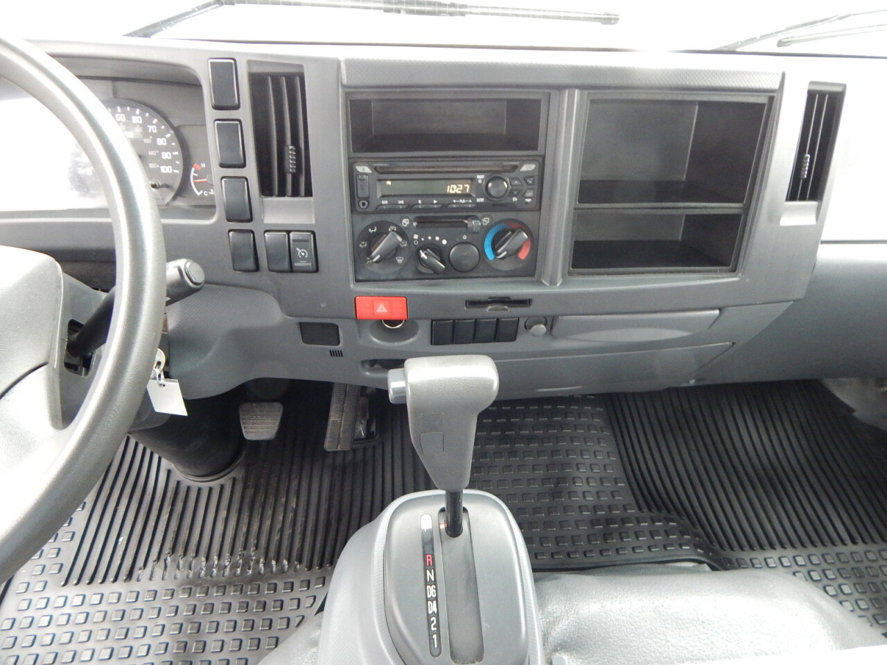 Used 2018 Isuzu NPR image 24