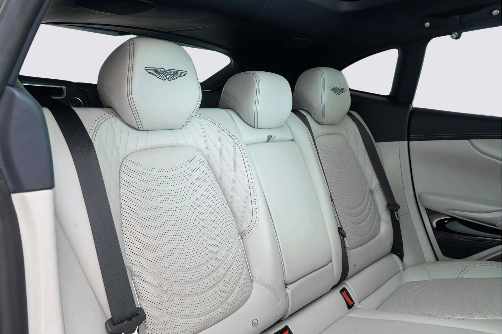 Used 2023 Aston Martin DBX AWD/4WD image 45