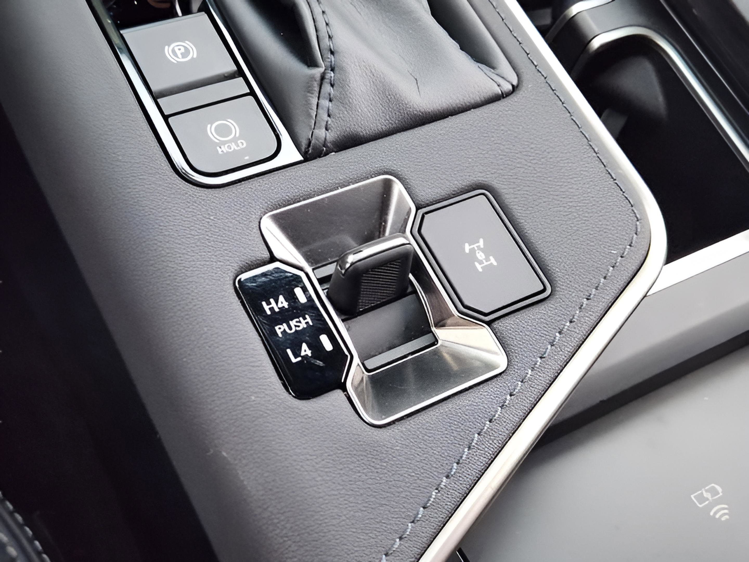 Used 2024 Lexus GX 550 w/ Accessory Package (Z1) AWD/4WD image 14