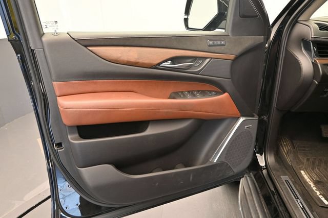Used 2018 Cadillac Escalade ESV Premium Luxury AWD/4WD image 19