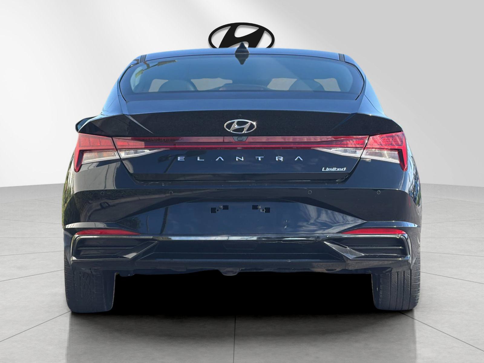 Used 2023 Hyundai Elantra Limited FWD image 4