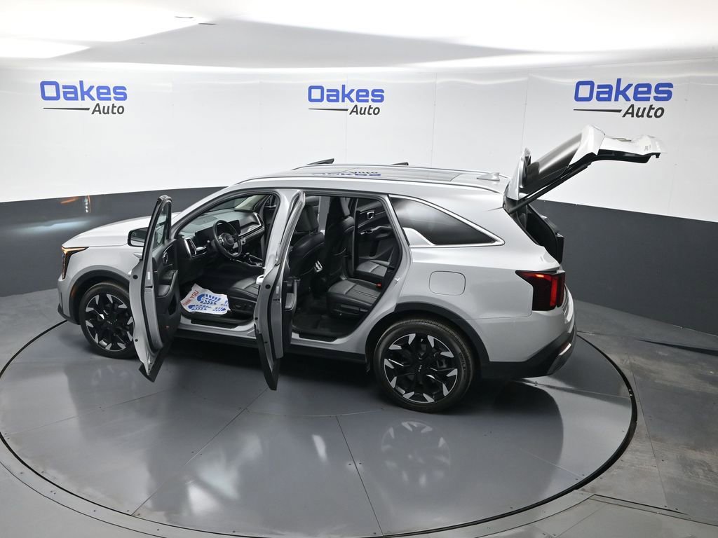 Certified 2024 Kia Sorento EX w/ Panoramic Sunroof Package image 63