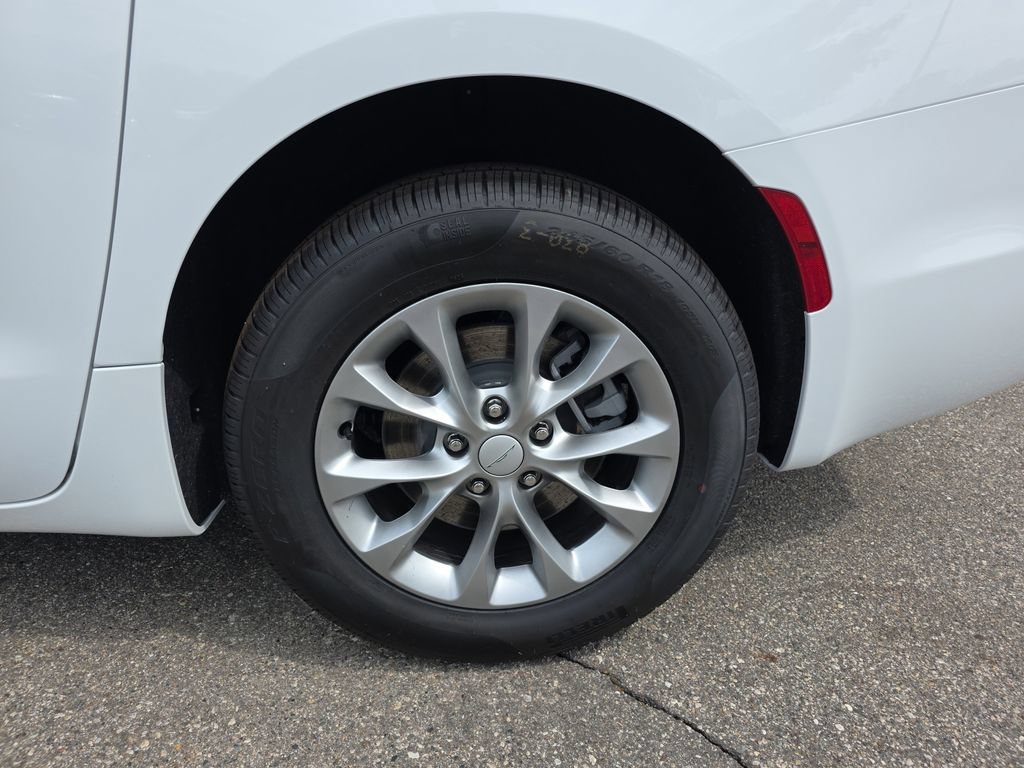New 2027 Chrysler Pacifica Select AWD/4WD image 36