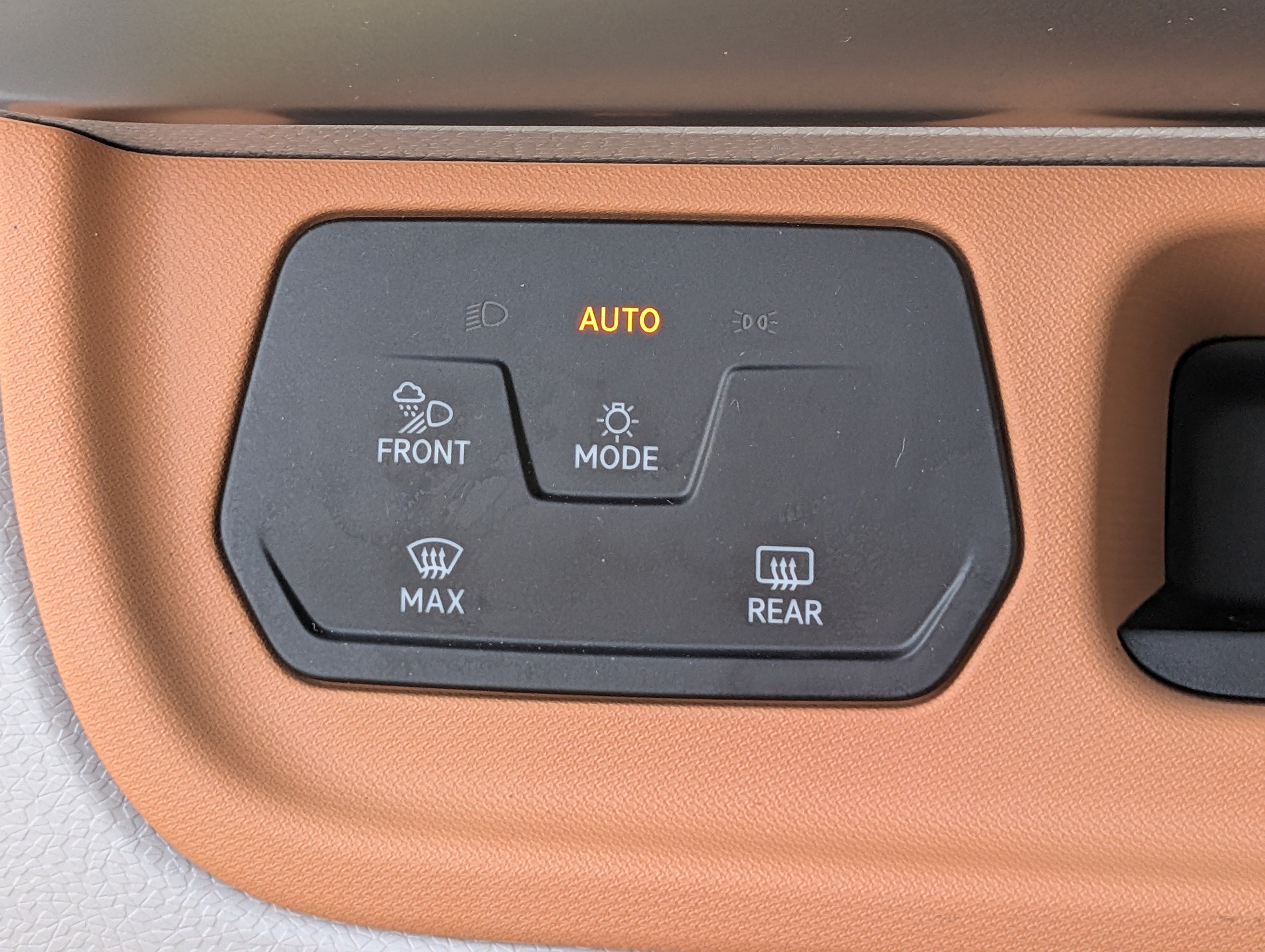 Used 2025 Volkswagen ID. Buzz 1st Edition w/ Cupholders Package AWD/4WD image 25