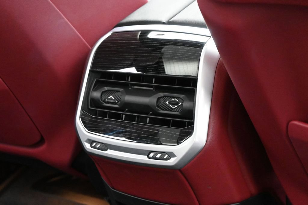 Used 2025 BMW 740i xDrive AWD/4WD image 47
