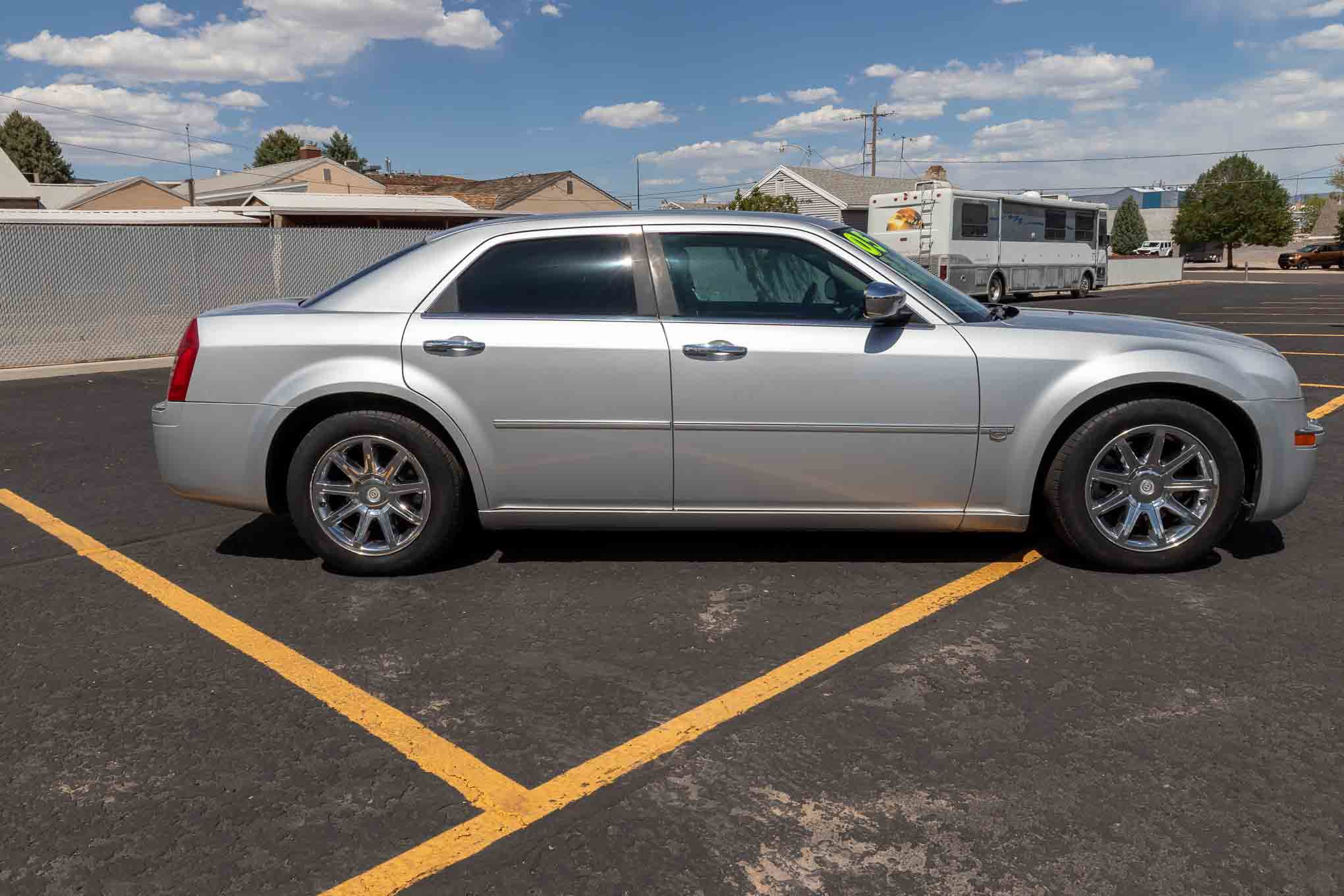 Used 2005 Chrysler 300 C w/ Navigation & Sound Group II RWD image 7