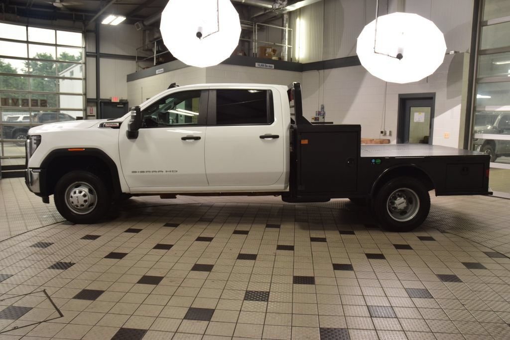 Used 2024 GMC Sierra 3500 Pro w/ Convenience Package AWD/4WD image 3