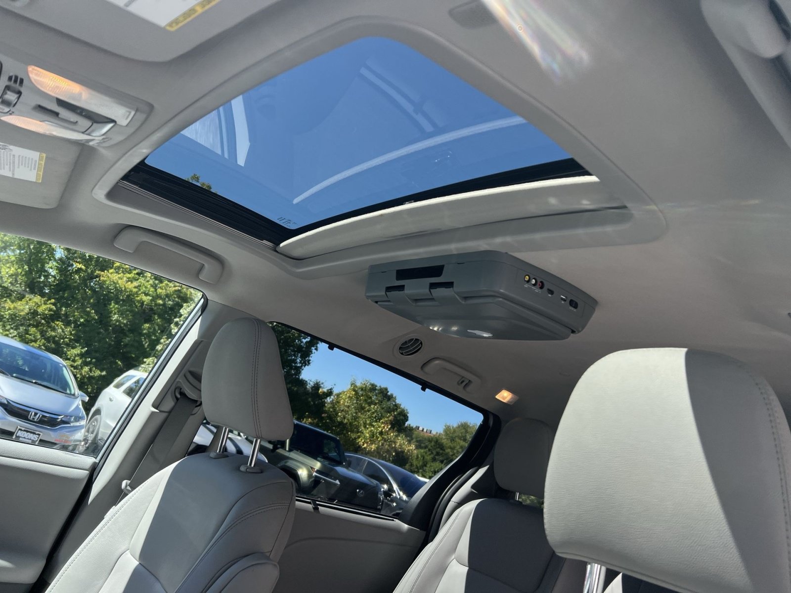 Used 2020 Toyota Sienna XLE w/ XLE Navigation Package FWD image 24